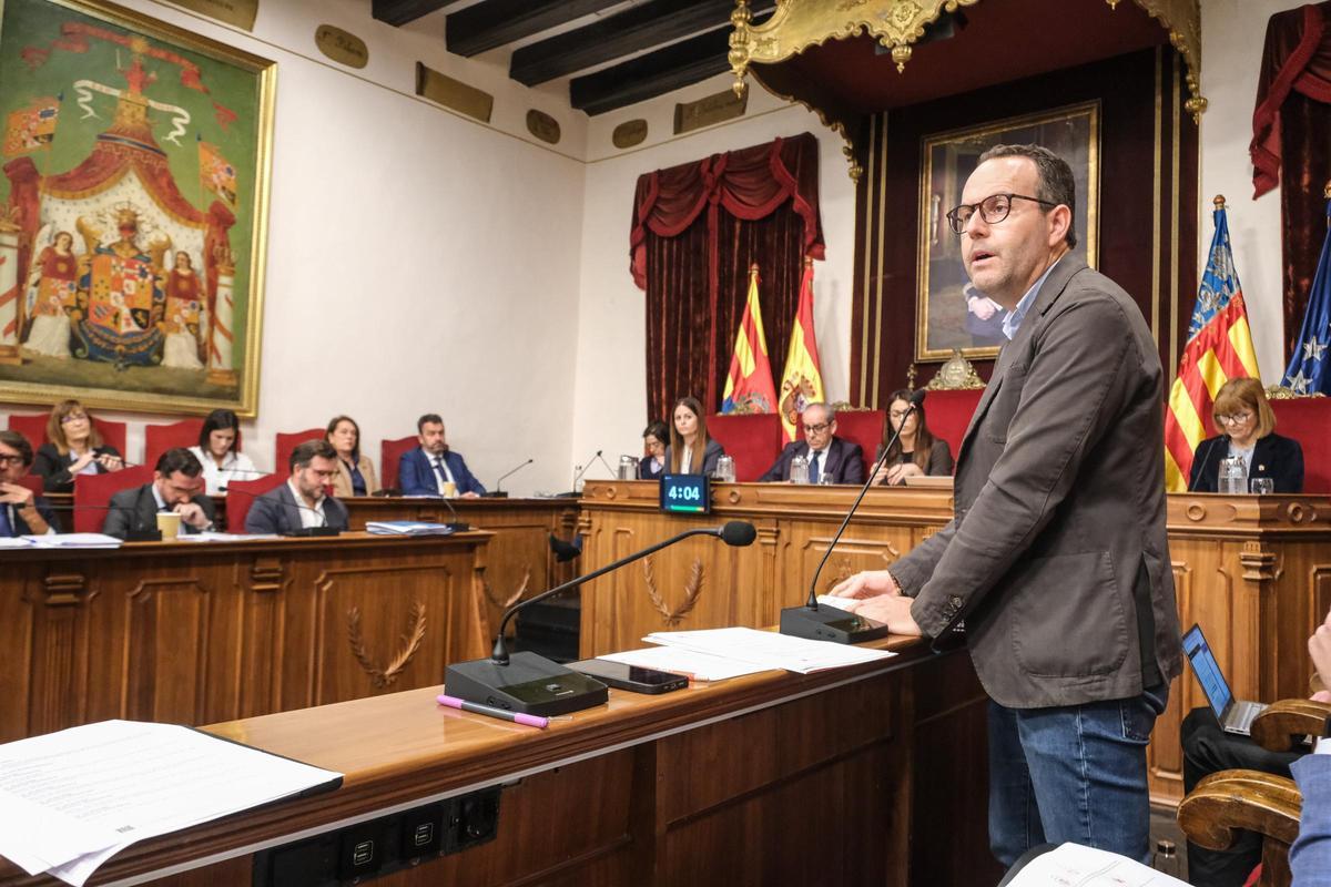 El portavoz del PSOE, Héctor Díez, en el pleno de este lunes.