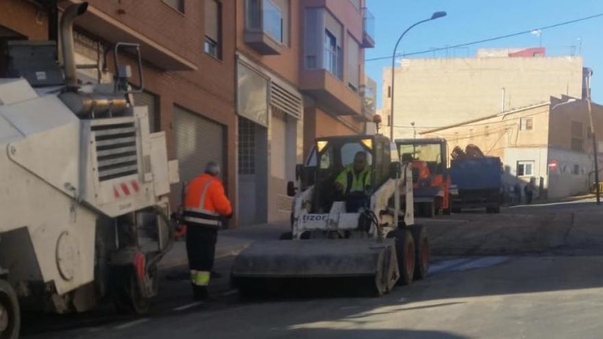 Denuncian la falta de aceras en la calle Granada