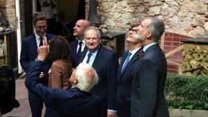 El Rey Felipe VI y las autoridades a su llegada al Teatre Dalí de Figueres.