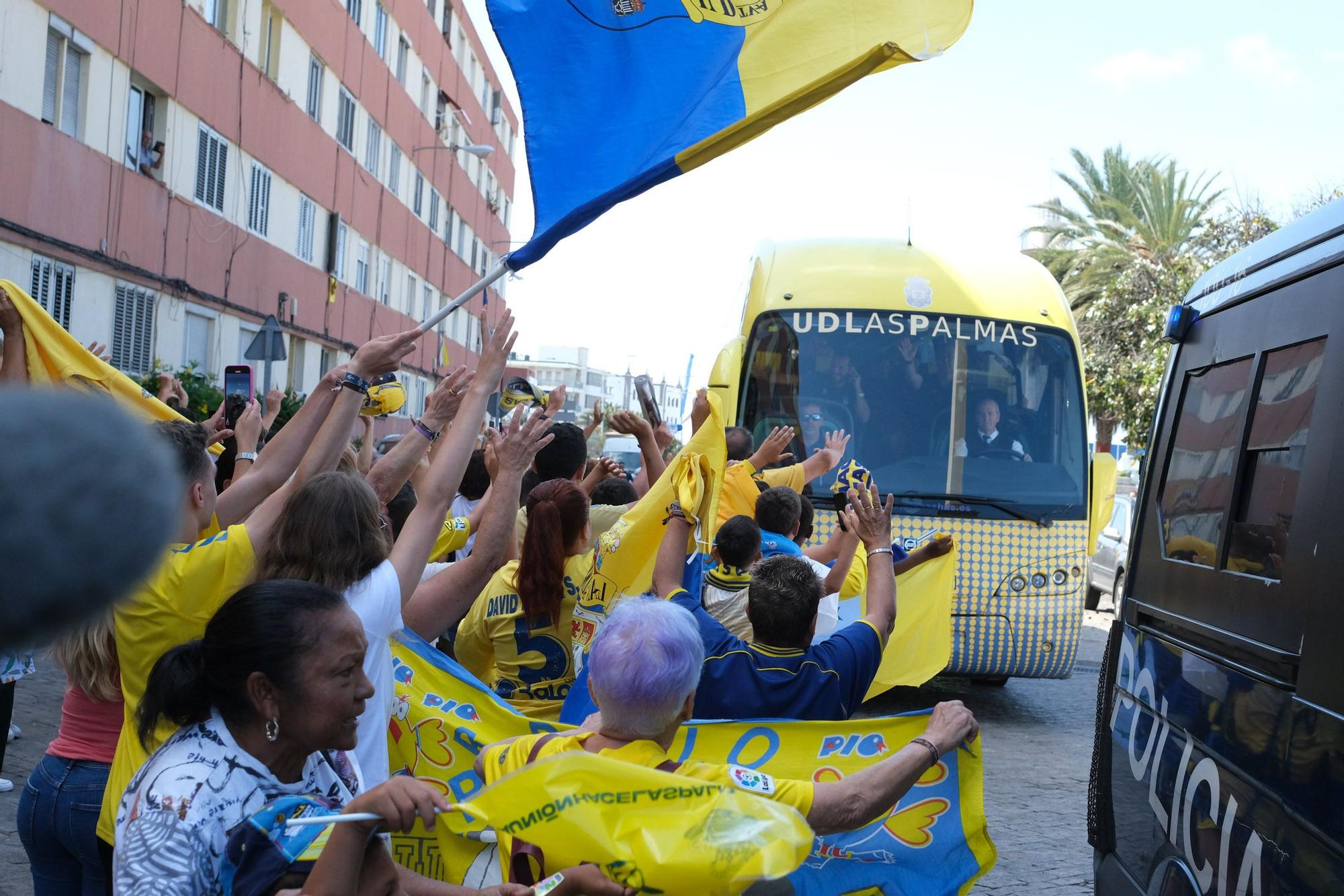 Gobierno de Canarias, Cabildo y Ayuntamiento agasajan a la UD Las Palmas