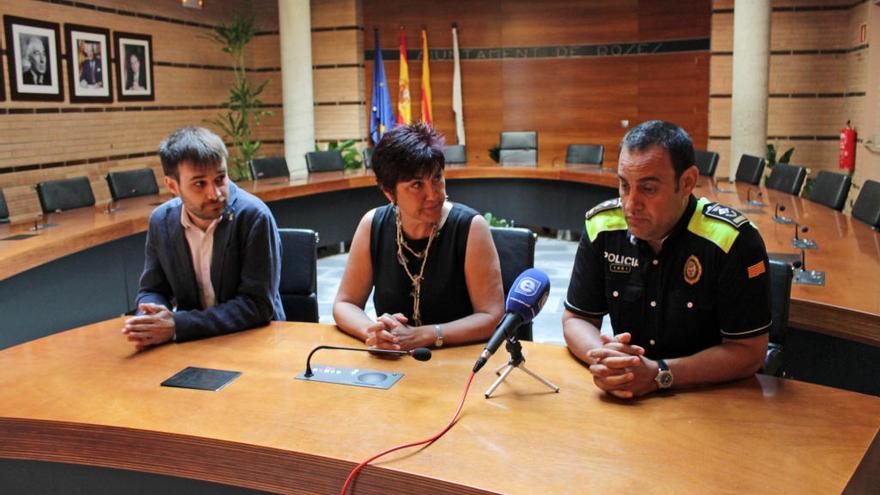 Joan Plana, Montse Mindan i el Cap de la Policia Local de Roses, Eduard Campà.