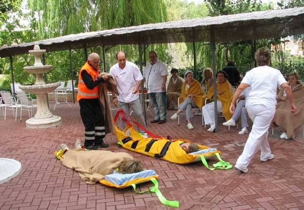 Imágenes del simulacro de incendio en una residencia de Jaráiz de la Vera