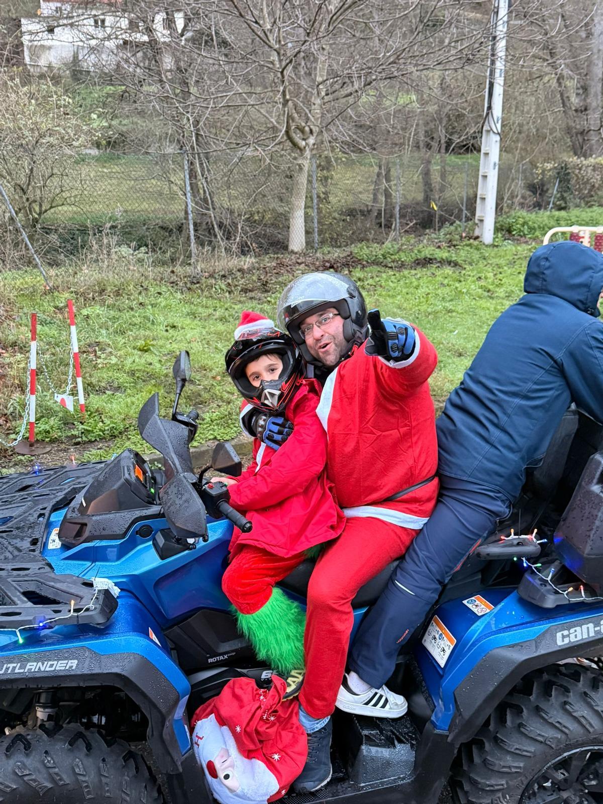 Papanoelada motera y solidaria en Cangas del Narcea