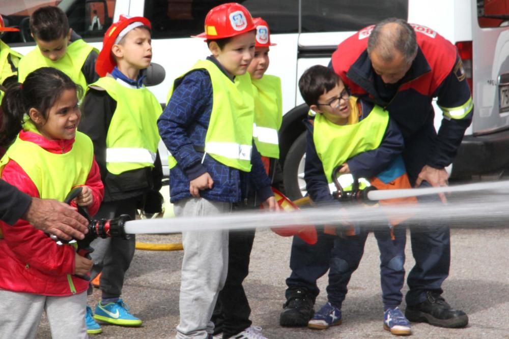 Visita del colegio Fozaneldi a los bomberos.