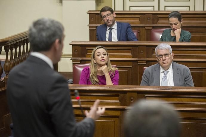 Delia Padrón parlamento de Canarias , presidente Fernando Clavijo CC . Santa Cruz de Tenerife