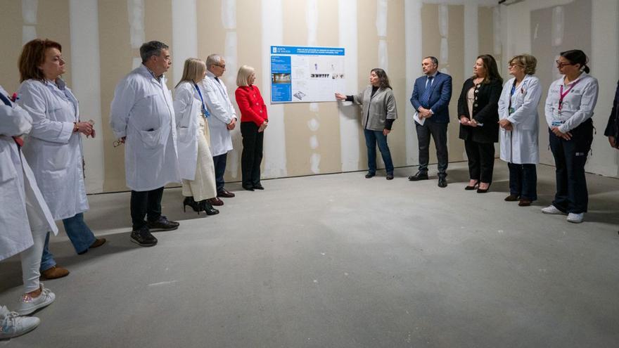 Responsables del Chuvi y de HADO, con Comesaña y Ortiz, durante la exposición de la arquitecta.