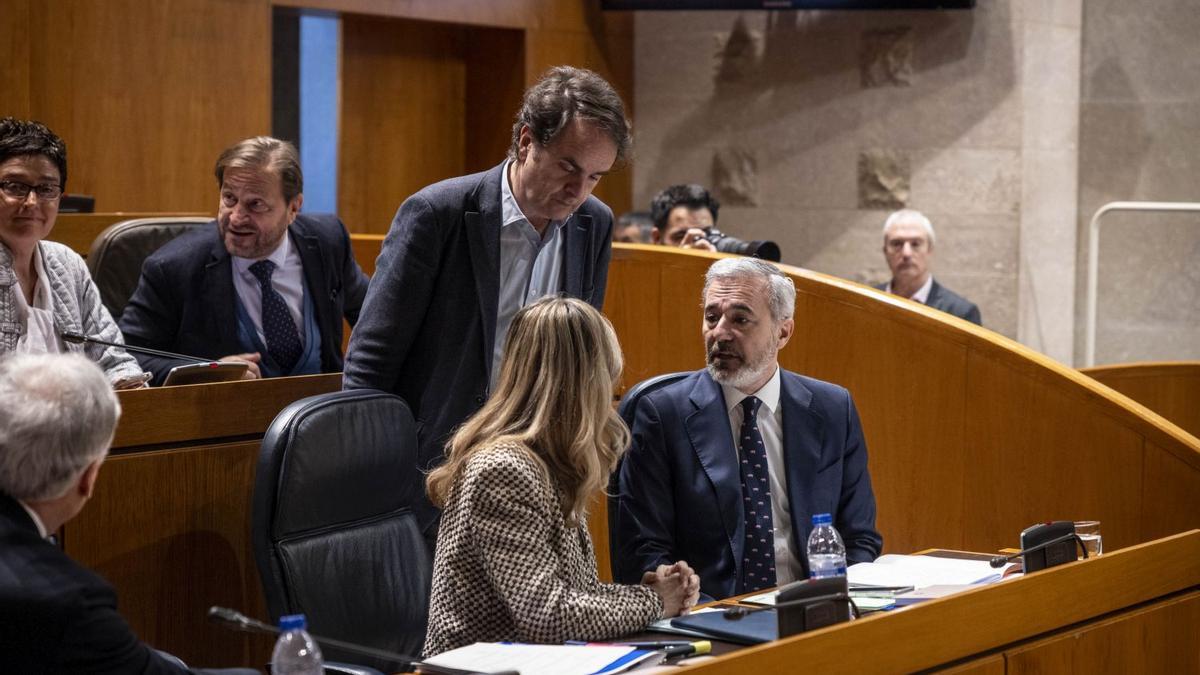 Azcón, Bermúdez de Castro y Vaquero, en el pleno de las Cortes.