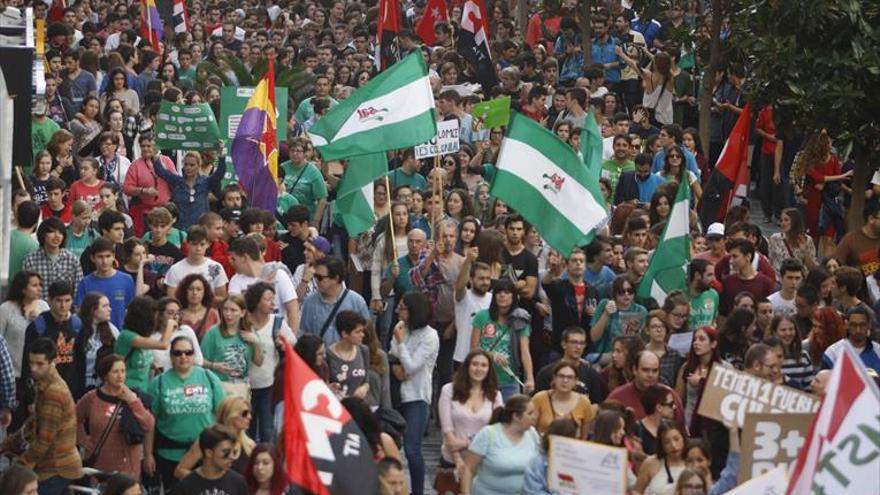 Unos 10.000 docentes cordobeses están llamados a la huelga contra el decreto de escolarización