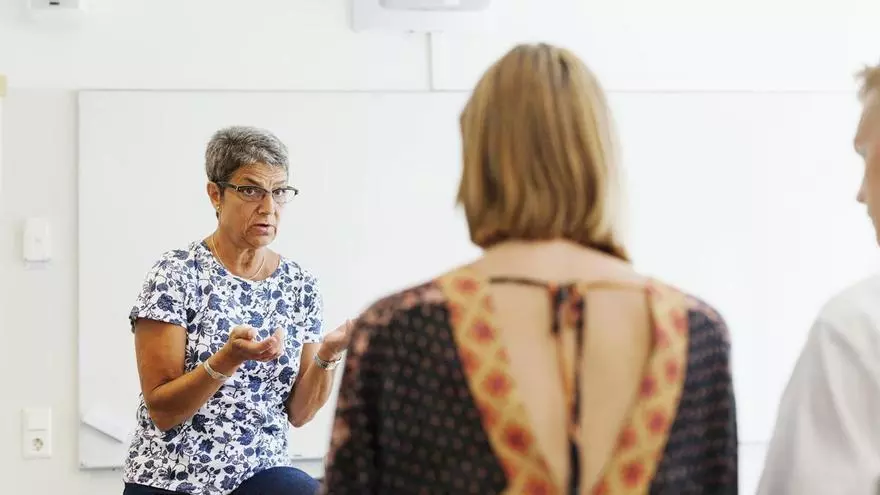 Educación actualizará la enseñanza para adultos, con más de 60.000 alumnos: «Hay un cambio de paradigma»