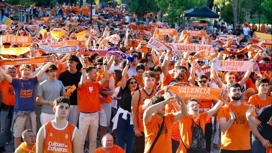 Las mejores imágenes del 'ambientazo' en la FanZone del Roig Arena (Valencia Basket - Real Madrid)