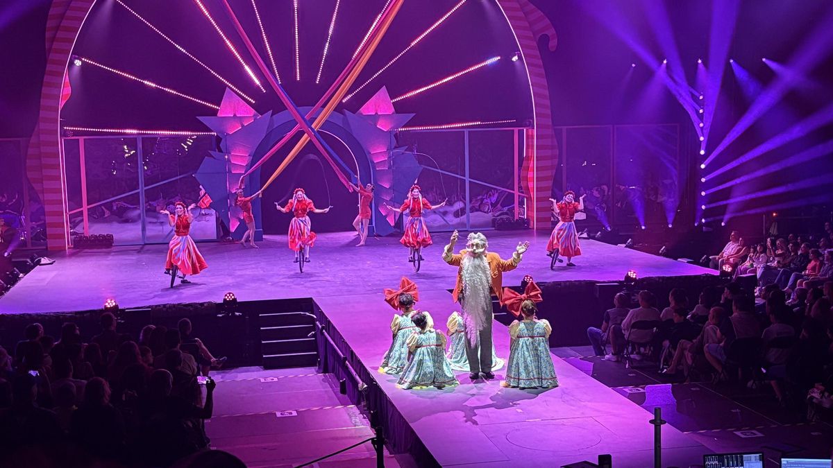 Momento del espectáculo 'IL-LU' del Cirque du Soleil, este viernes en Andorra.