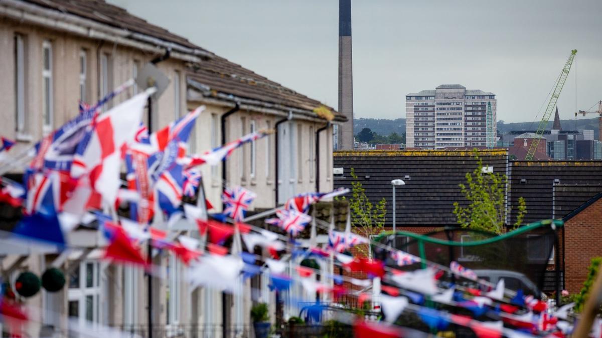 Banderas de Reino Unido en Belfast.