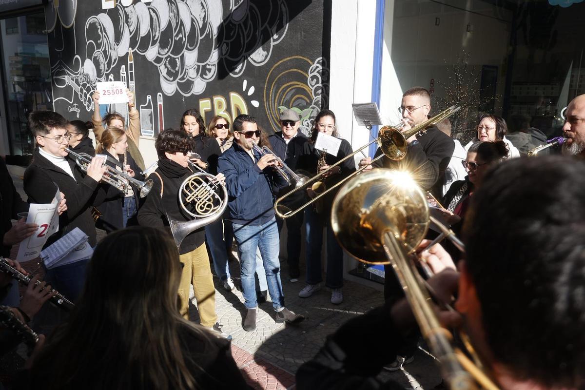 La Agrupació Musical Cultural de Teulada celebra su cuarto premio en esta lotería de Navidad