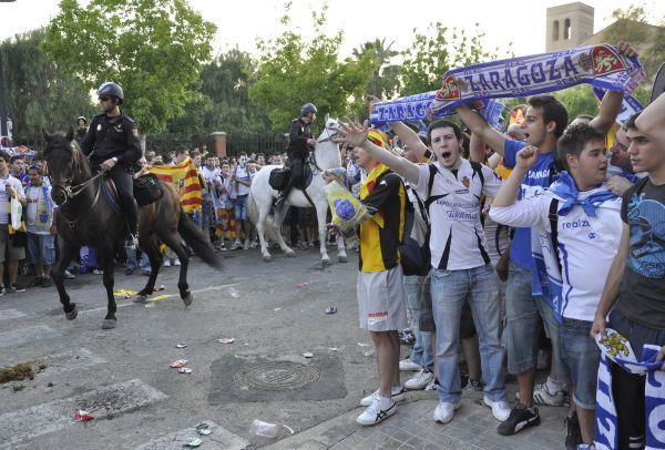 Apoteósica llegada del Real Zaragoza al Ciudad de Valencia.