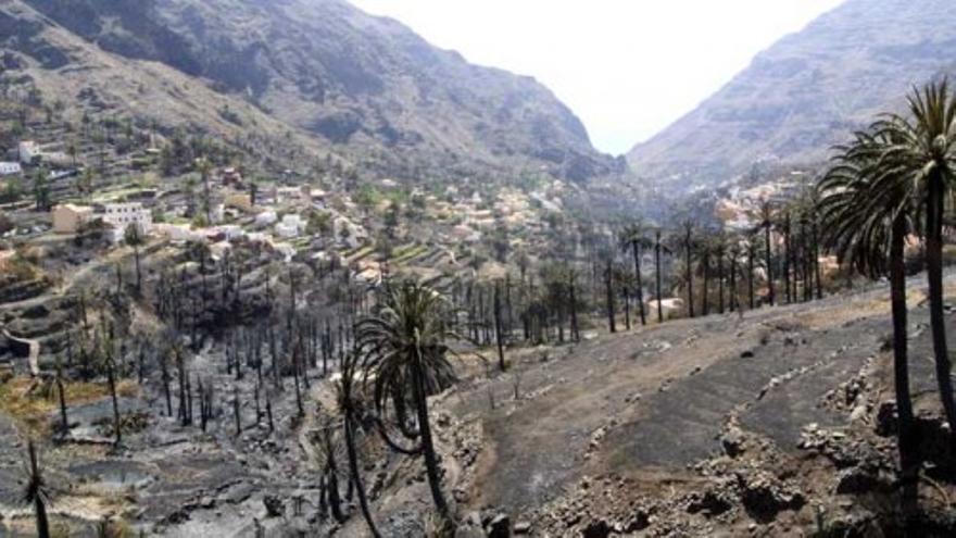 El Gobierno central y el canario, a la gresca por el incendio de La Gomera