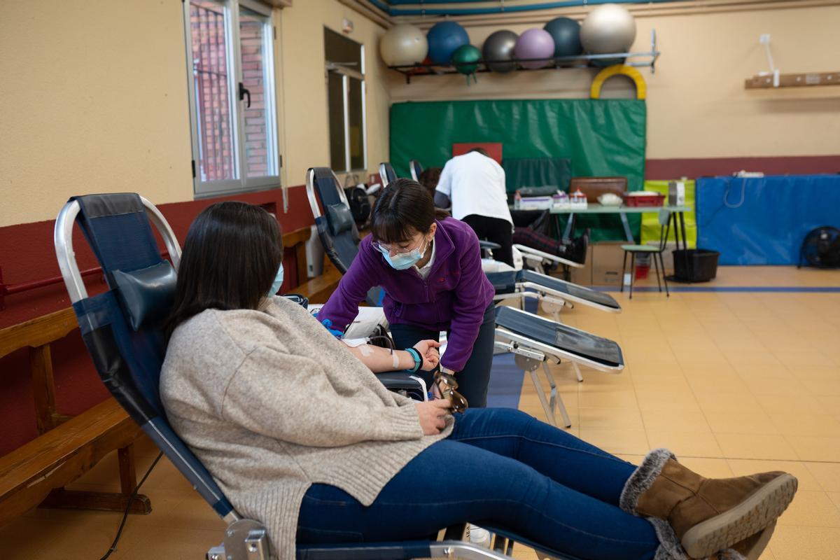 Donación de sangre en el Colegio Santísima Trinidad - Amor de Dios del barrio de Pinilla.