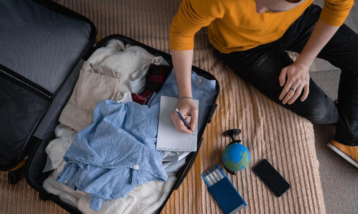 Revisar documentación, itinerarios y coberturas básicas forma parte de la preparación de cualquier viaje, tanto corto como de larga distancia.