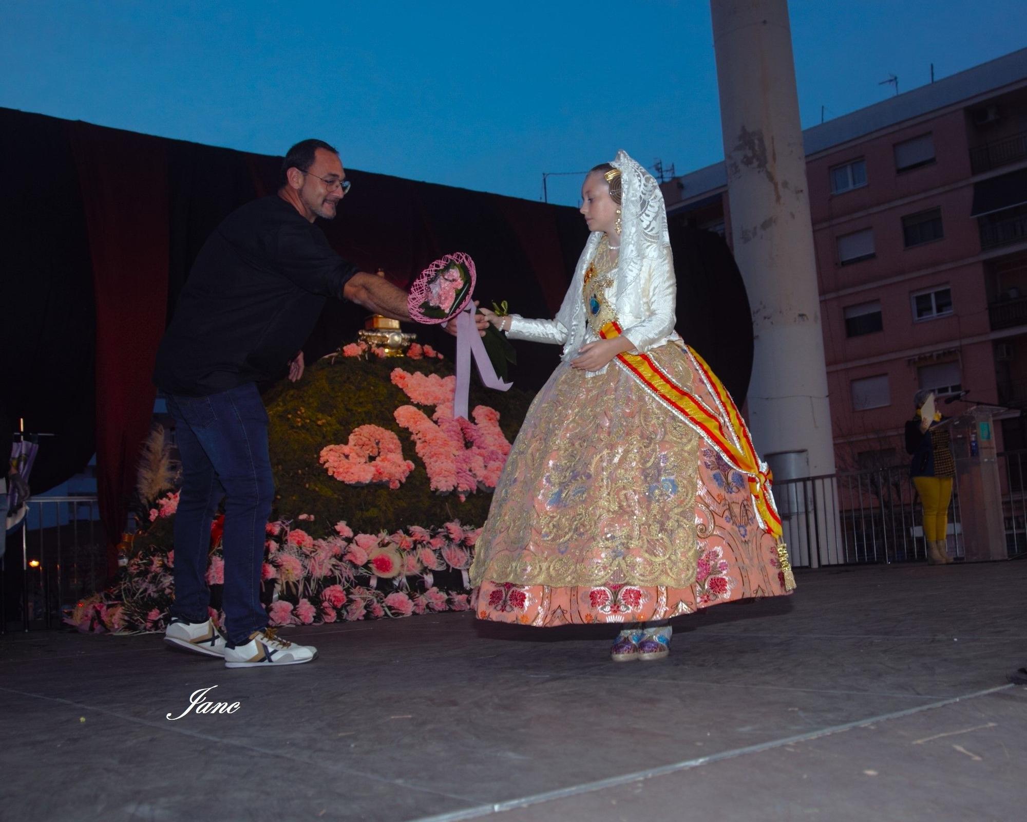 Búscate en la ofrenda y la entrega de premios de las fallas de Oliva