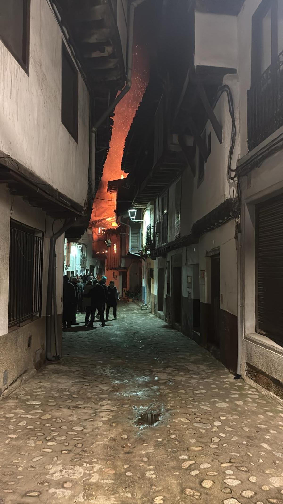 Galería | El incendio en una vivienda de Villanueva de la Vera