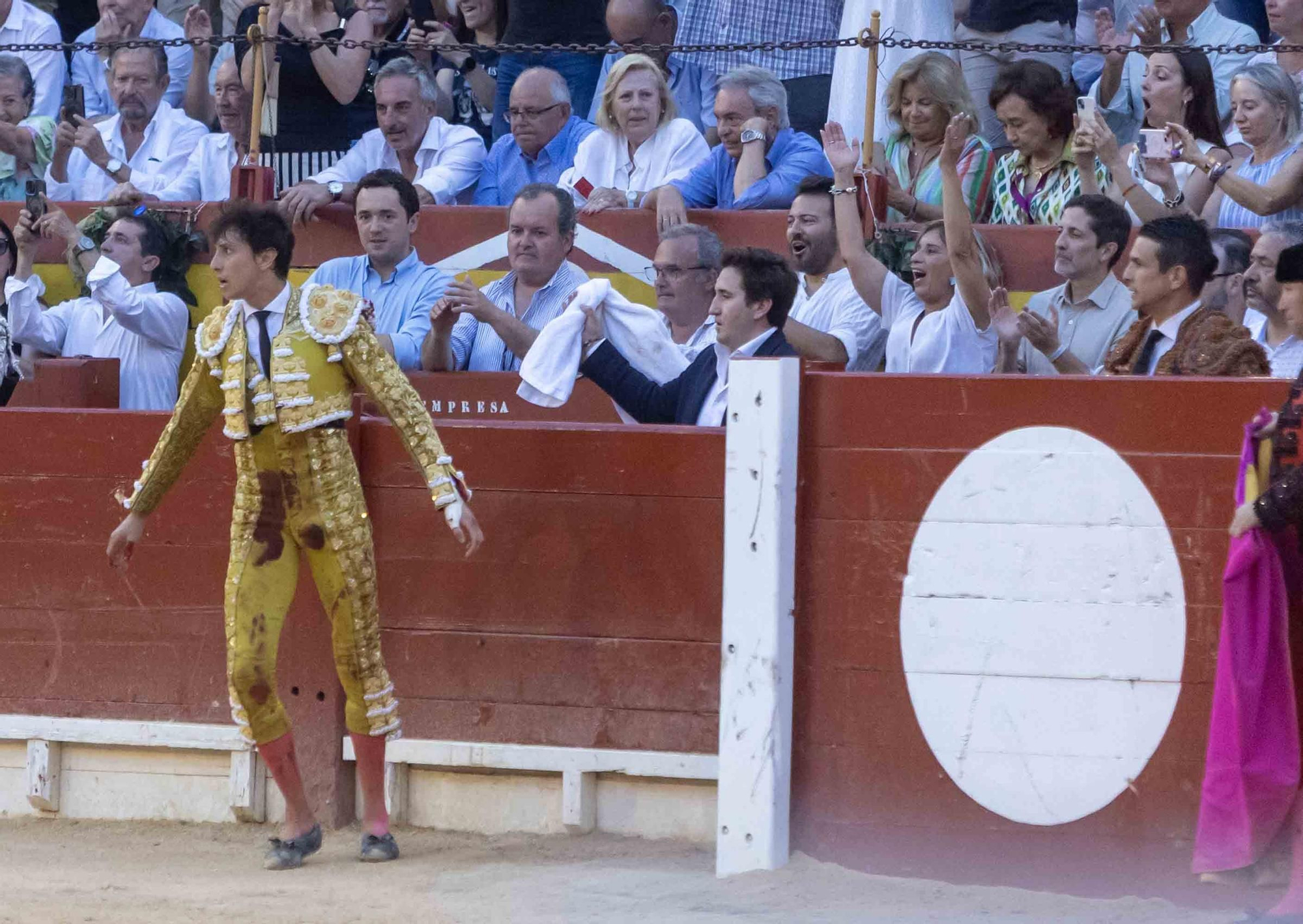 Manzanares, Roca Rey y Navalón no defraudan en la Feria de Hogueras 2025