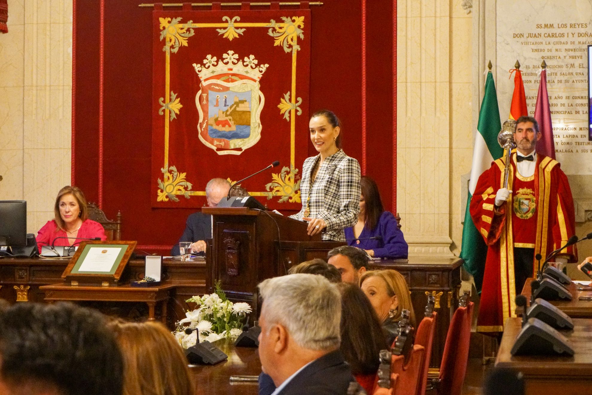 Acto de entrega de la medalla de la ciudad y del título de Hija Adoptiva de Málaga a título póstumo a María Zambrano