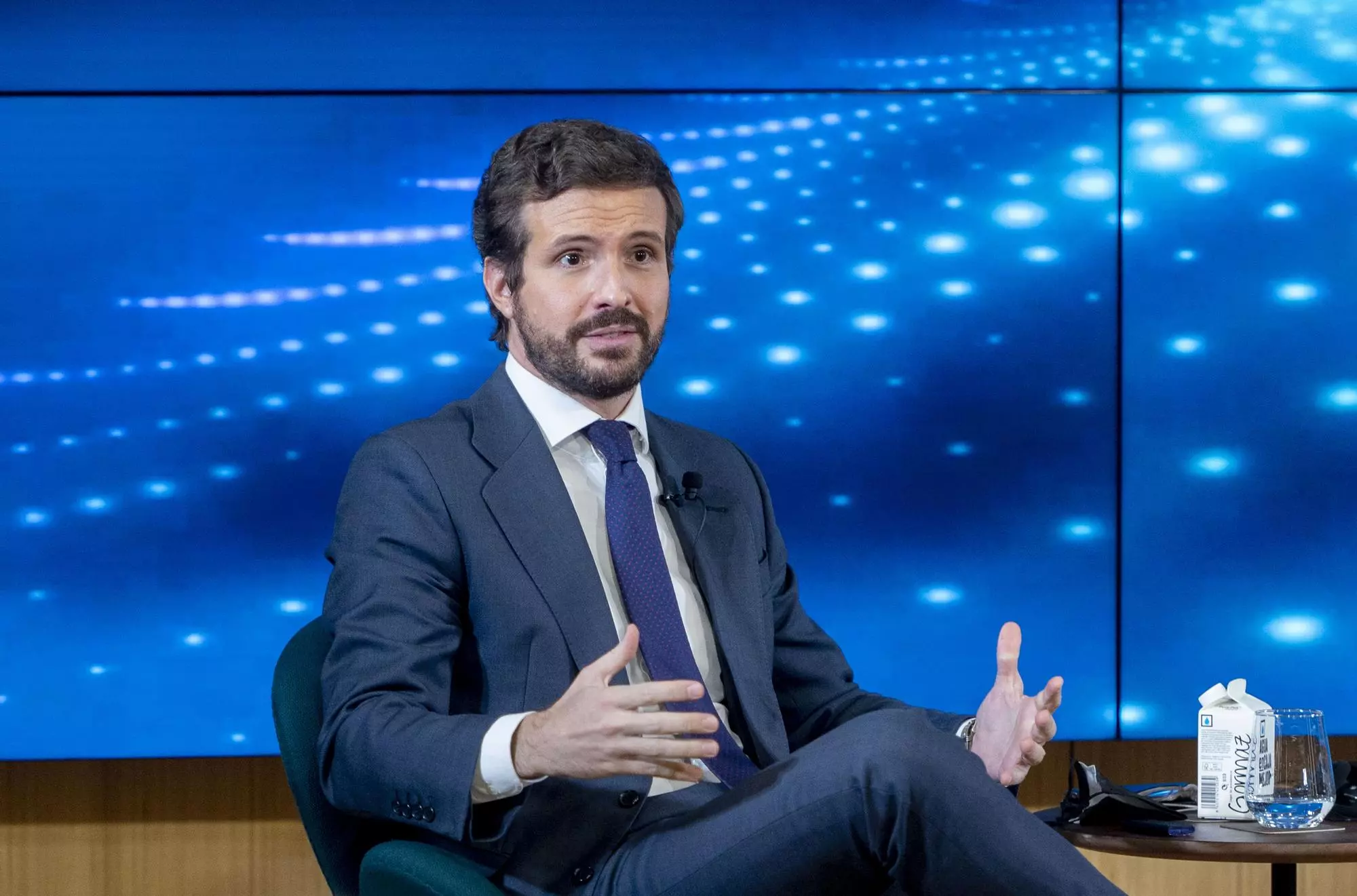 Día de vértigo para Pablo Casado, presionado para dimitir como presidente del PP.