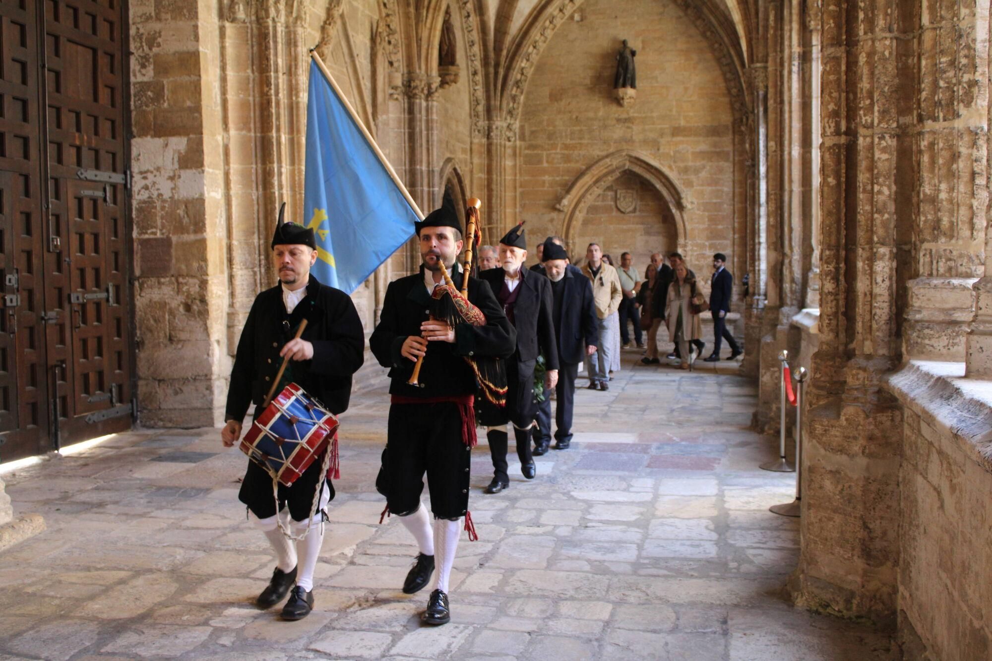 Varias asociaciones recrean el Oviedo el día que la Junta General asumió su soberanía y declaró la guerra a Napoleón