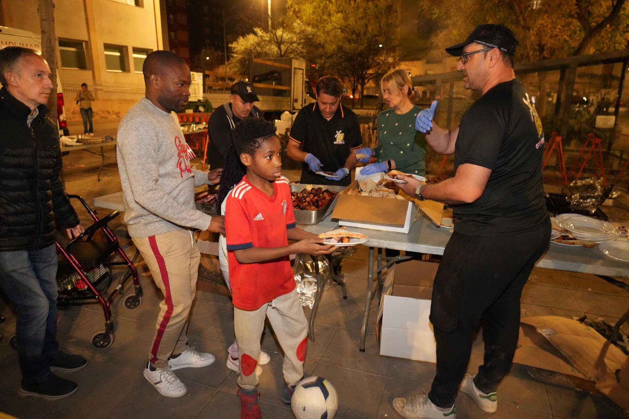 Imágenes de Magdalena: Barbacoa popular para más de 4.000 personas en Castelló