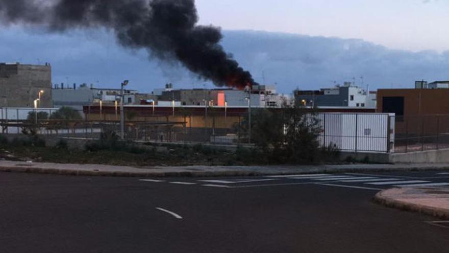 La explosión de una bombona ocasiona un incendio en un edificio de El Tablero