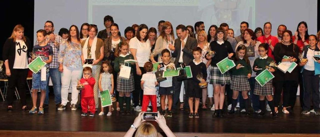 Premios del Concurso de Dibujo Infantil Dinoseto