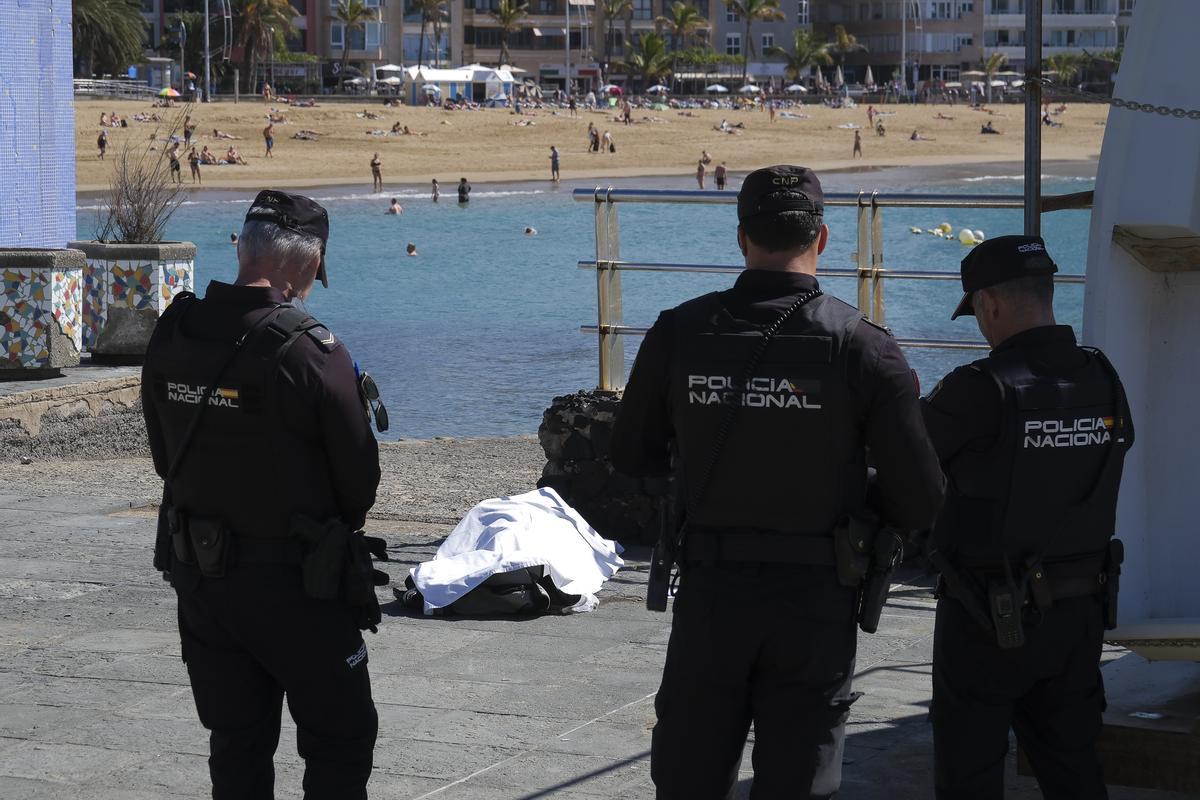 Encuentran el cadaver de una persona en la rampa de la Escuela de Vela del Real Club Victoria, en Las Canteras