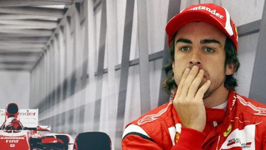 Alonso se aleja del título