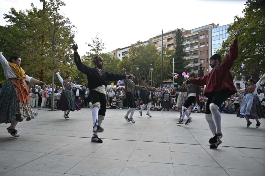 EN IMÁGENES | Actuación del grupo Otero del Cid que se ha hecho viral con la versión jotera de La Morocha