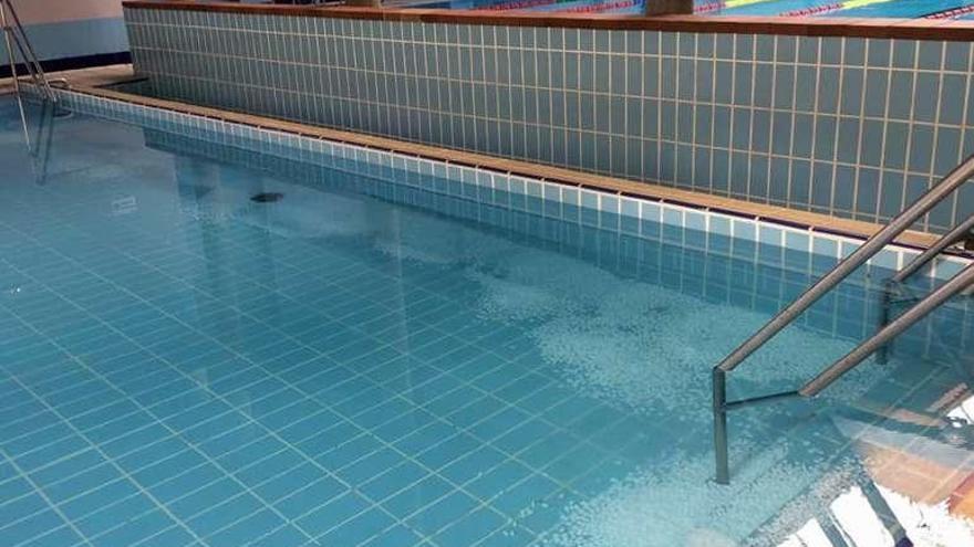 Sal en el vaso pequeño de la piscina de Los Almendros.