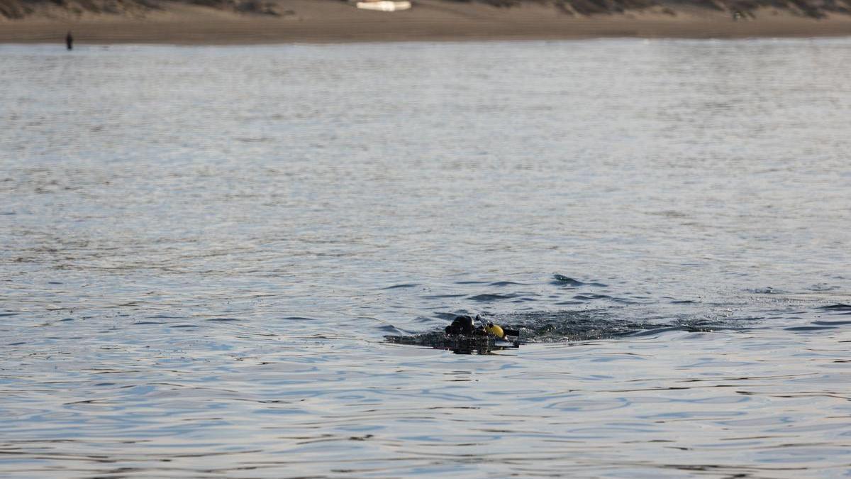 Tercer día de búsqueda de los submarinistas de la Guardia Civil de los restos de la mujer mutilada en Marbella