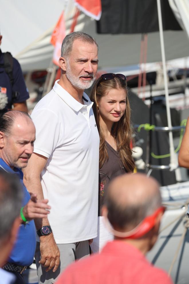 FOTOS | La Princesa Leonor sorprende al acudir con el Rey Felipe a la Copa del Rey de vela