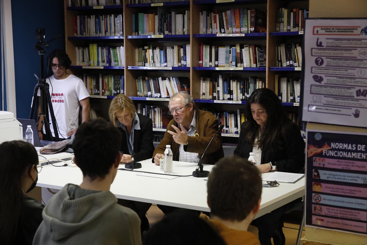 EN IMÁGENES: Así fue la visita de Adam Michnik al instituto de Roces en Gijón EN IMÁGENES: Así fue la visita de Adam Michnik al instituto de Roces en Gijón