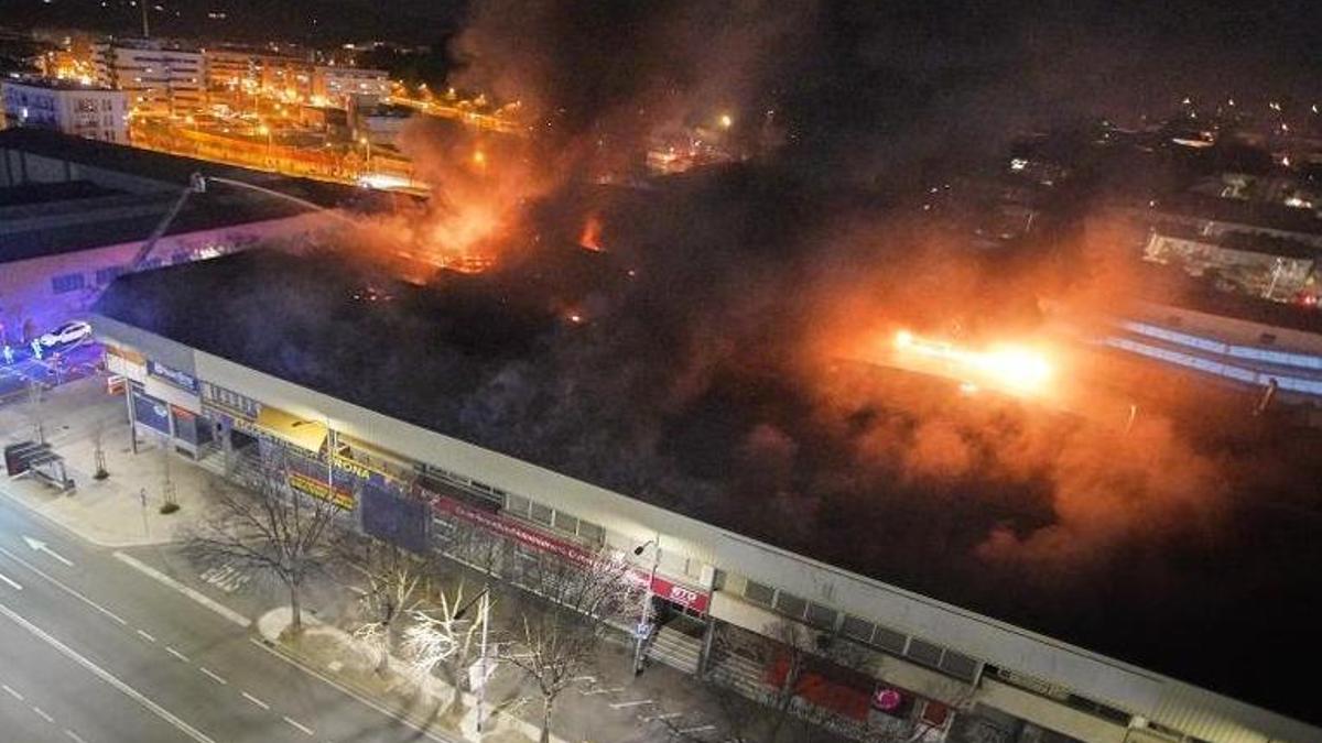 Incendio en un concesionario de motos de Girona