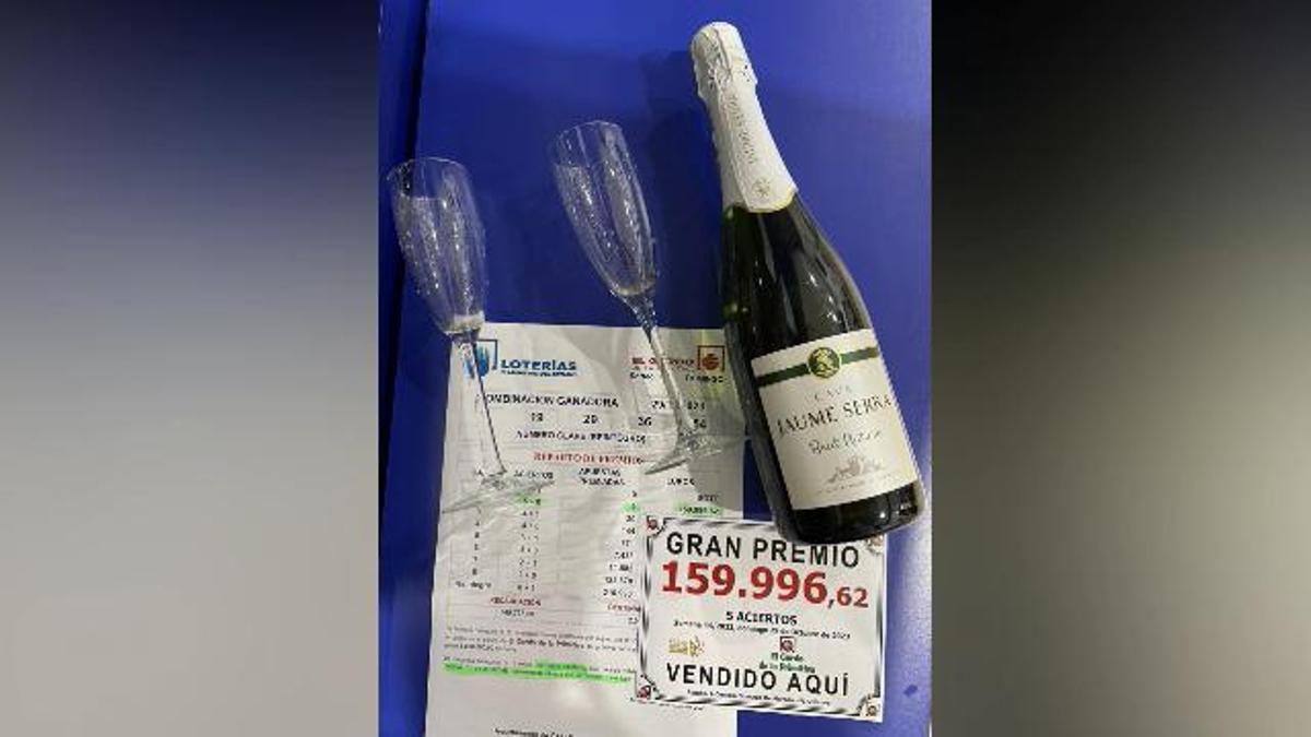 Celebración de Loterías Moreno del premio de casi 160.000 euros del Gordo de la Primitiva.