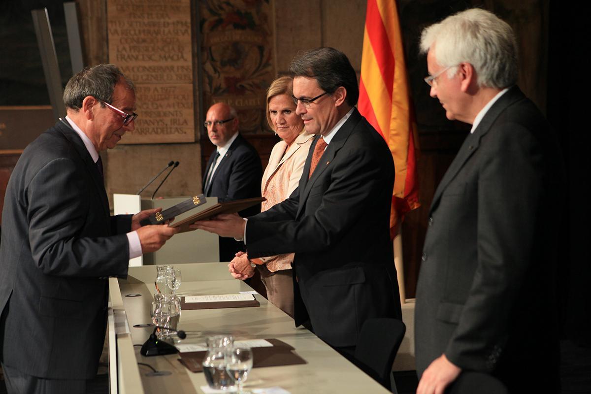 Joan Planes rep la Creu de Sant Jordi lany 2013 Joan Planes rep la Creu de Sant Jordi lany 2013