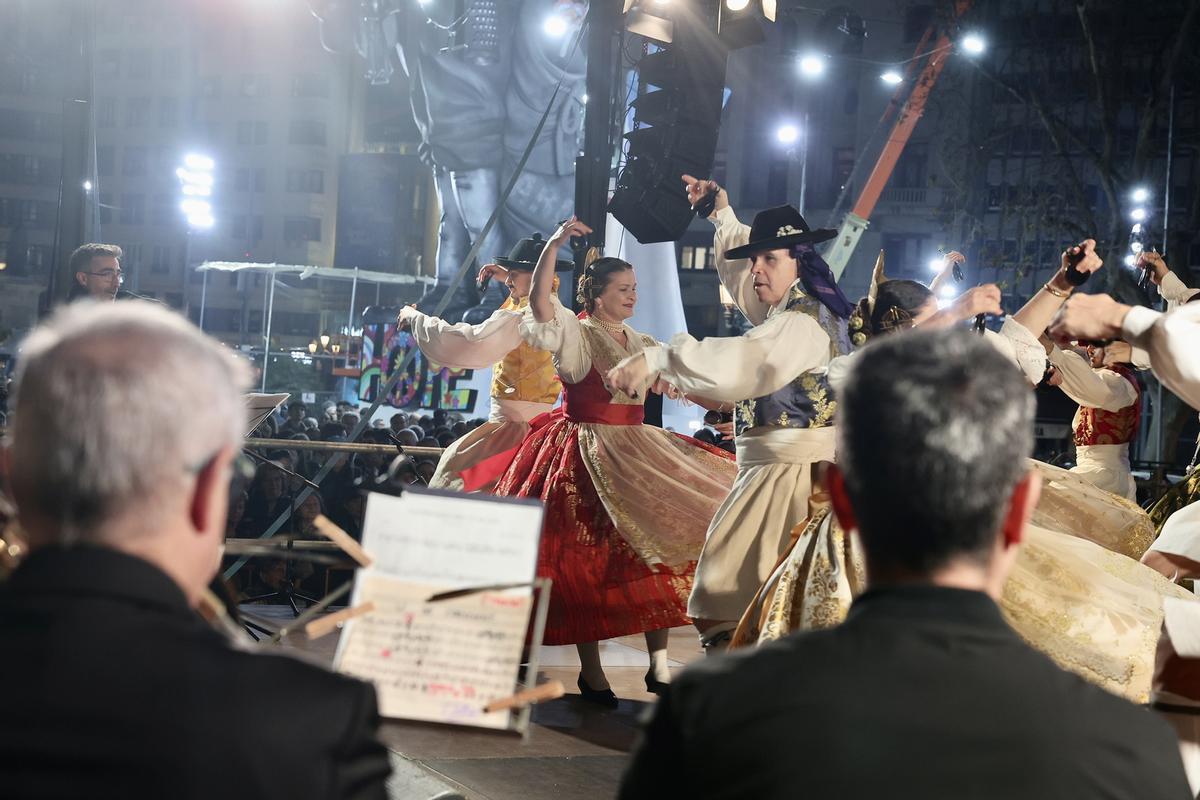 Bailes Tradicionales a pie de Ayuntamiento en las Fallas 2026