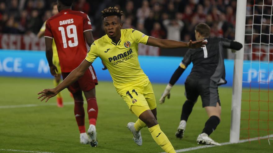 Samu Chukwueze celebra el gol en el Allianz Arena