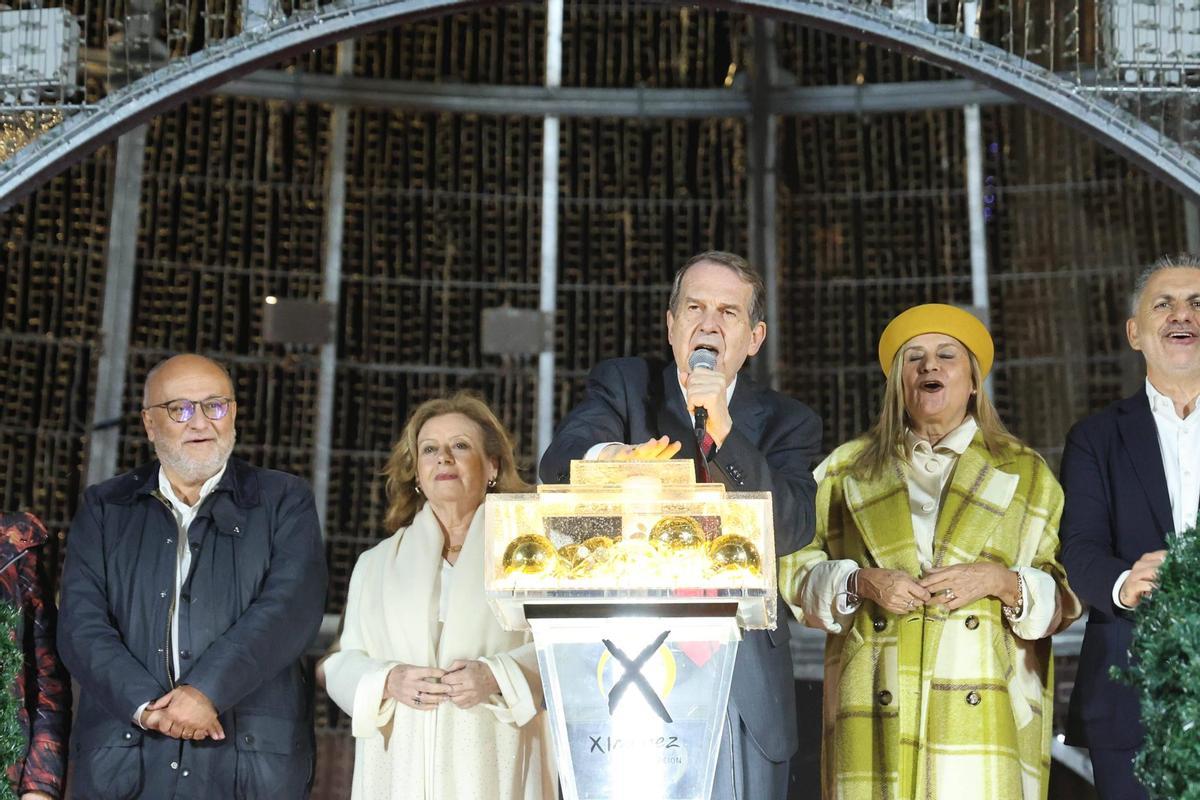 Vigo enciende la Navidad más grande de su historia ante miles de personas