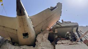 Almenys 240 morts a l’Índia a l’estavellar-se un avió