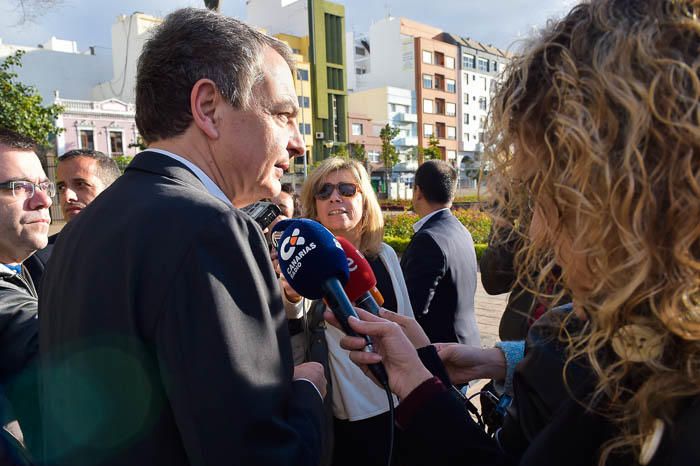 El expresidente del Gobierno de España, con representantes de la sociedad grancanaria