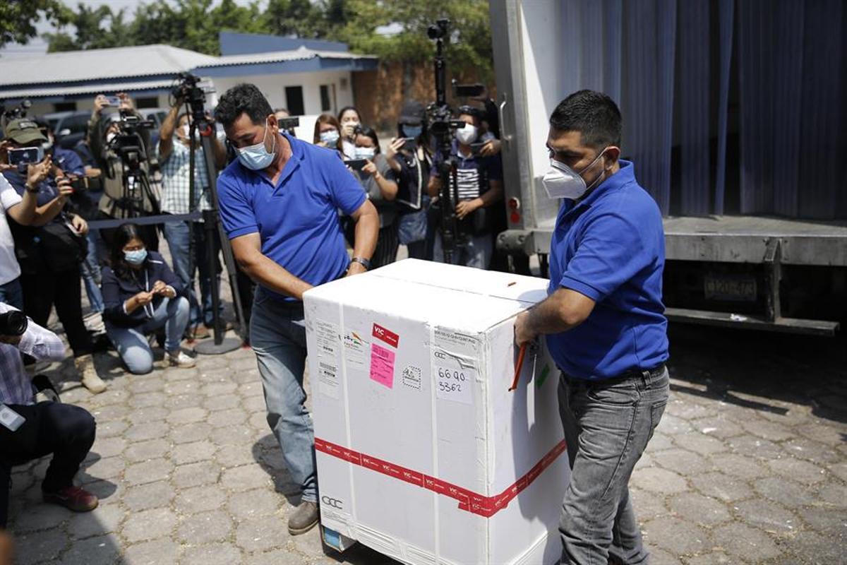 El ‘vacunagate’ peruà es cobra els llocs de 16 funcionaris El ‘vacunagate’ peruà es cobra els llocs de 16 funcionaris