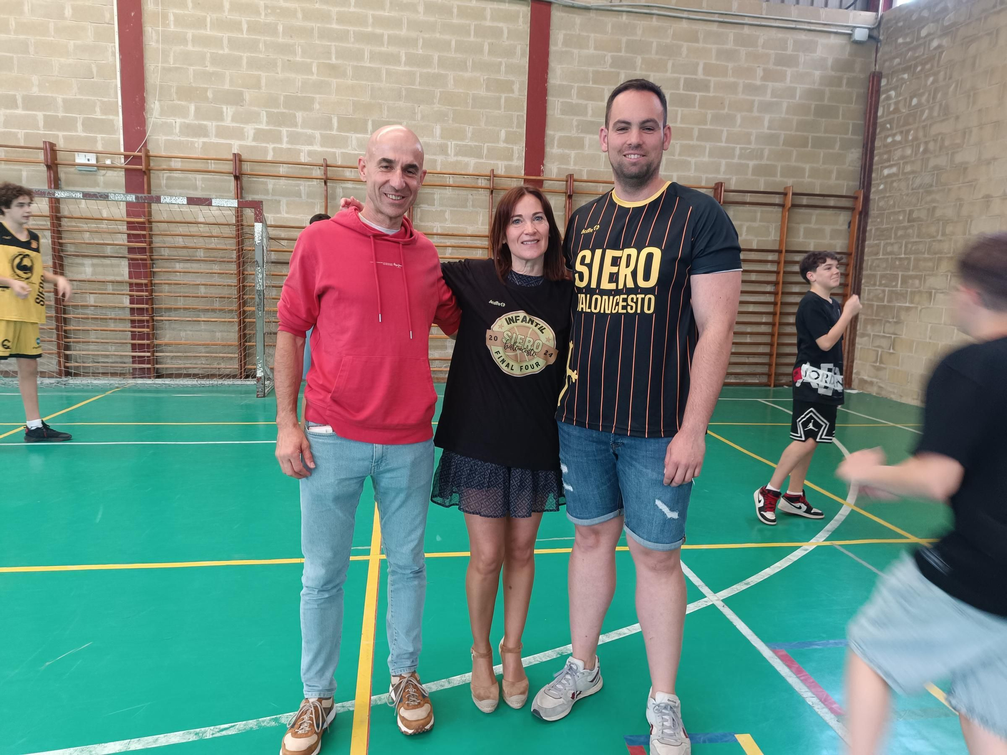 El Siero Baloncesto celebra el final de la temporada