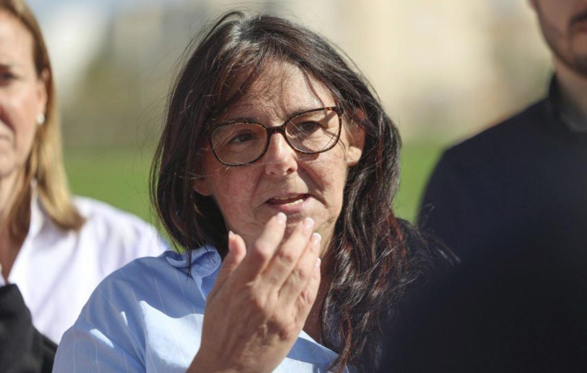 Los organizadores hablan antes de la presentación. |