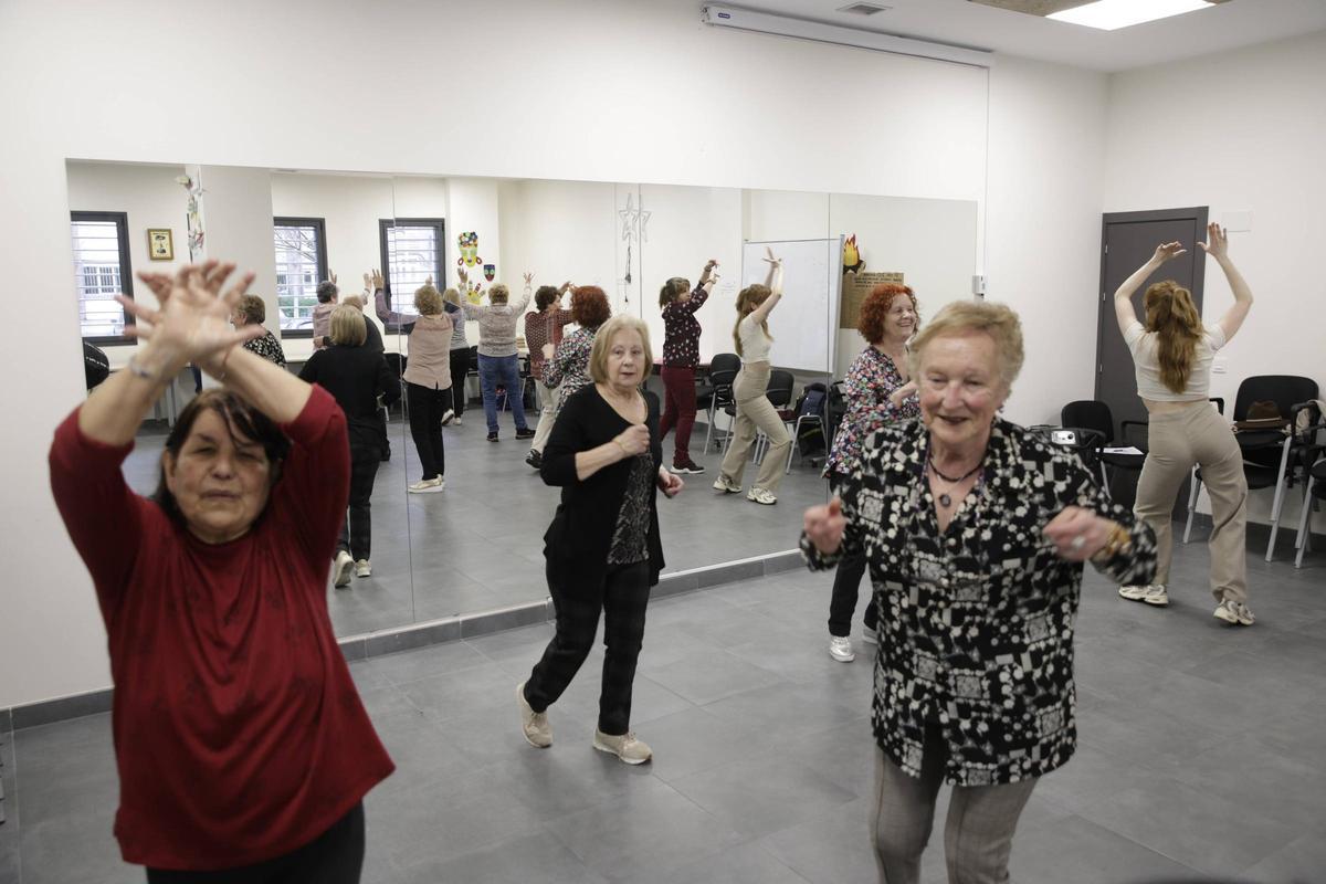 Participantes en una sesión de baile.