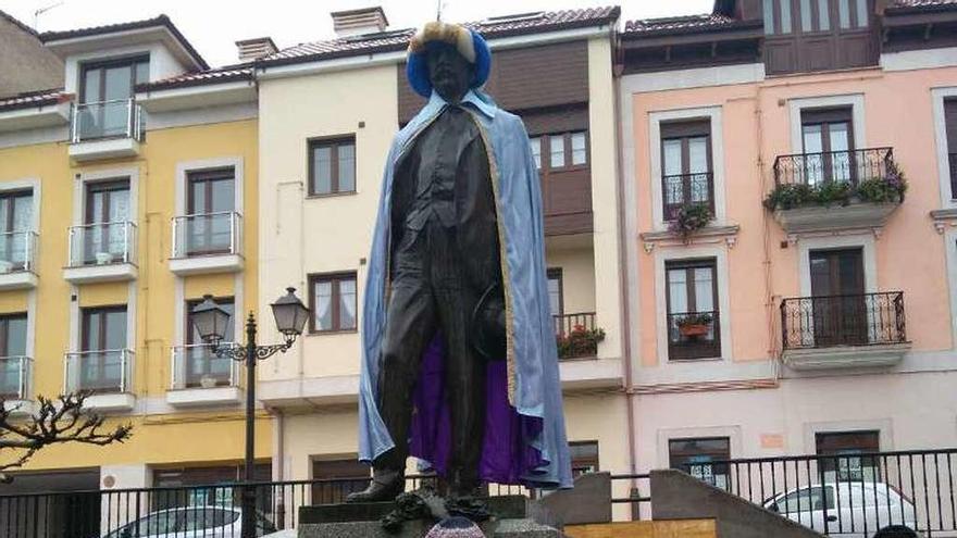 Las estatuas de Noreña se disfrazan